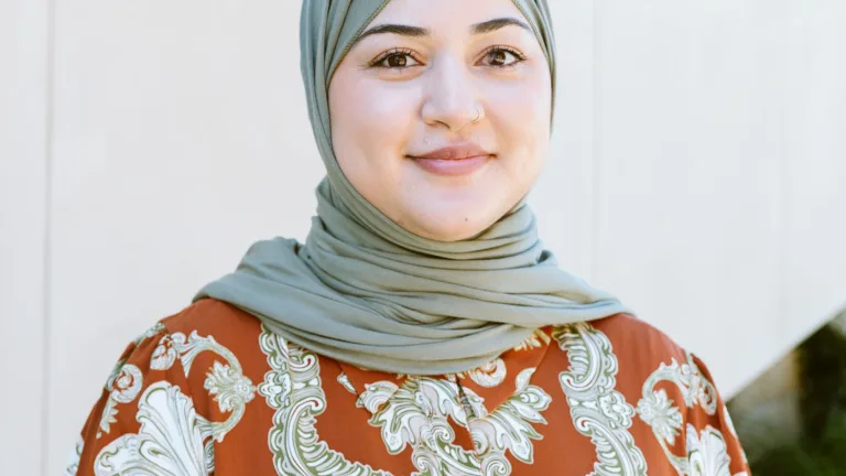 Headshot of Nida Khan