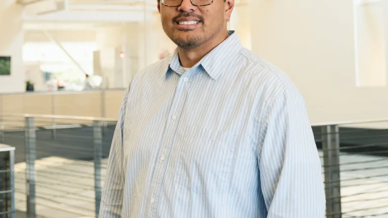 Headshot of Glenn Lindo